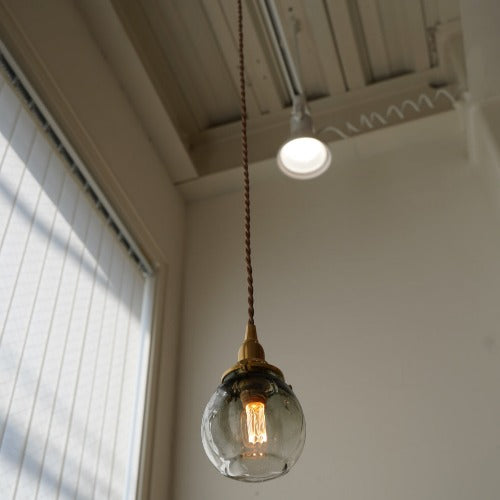 安土草多 球(墨透き被せ) ガラスペンダントライト