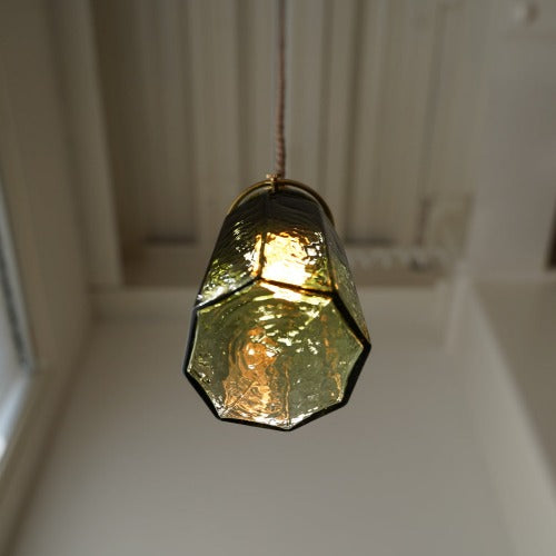 八角錐台瓶 (緑透き被せ) 安土草多 ガラスペンダントライト