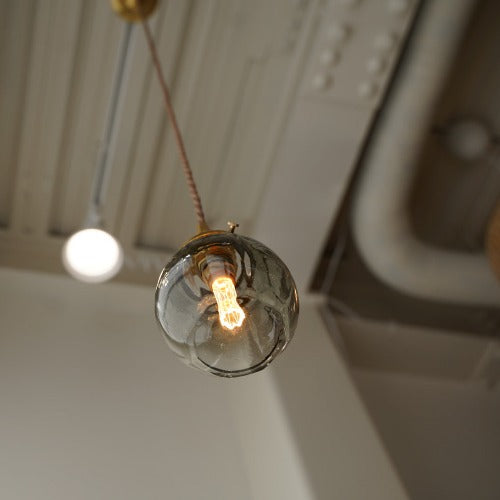 安土草多 球(墨透き被せ) ガラスペンダントライト