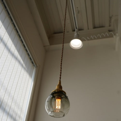 安土草多 球(墨透き被せ) ガラスペンダントライト