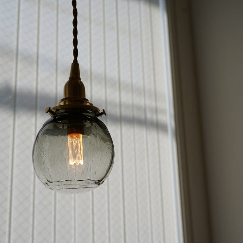 安土草多 球(墨透き被せ) ガラスペンダントライト