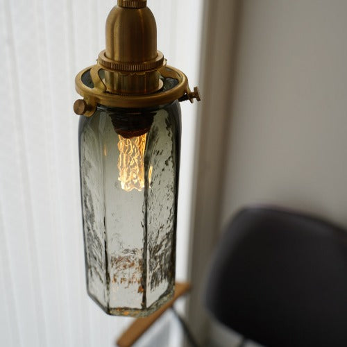 安土草多 八角細筒瓶(墨透き被せ) ガラスペンダントライト