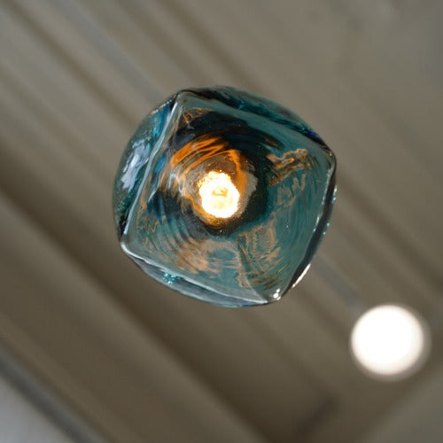 安土草多 角球(青透き被せ) ガラスペンダントライト