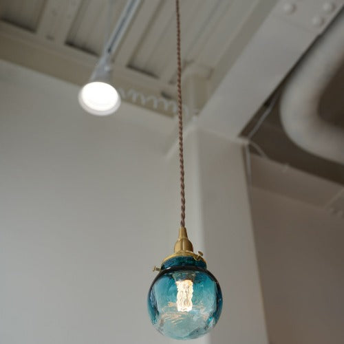 安土草多 ペンダントライト 照明 吹きガラス 角瓶（クリア） – 愉しむ器と珈琲 KIKKAKEKKO