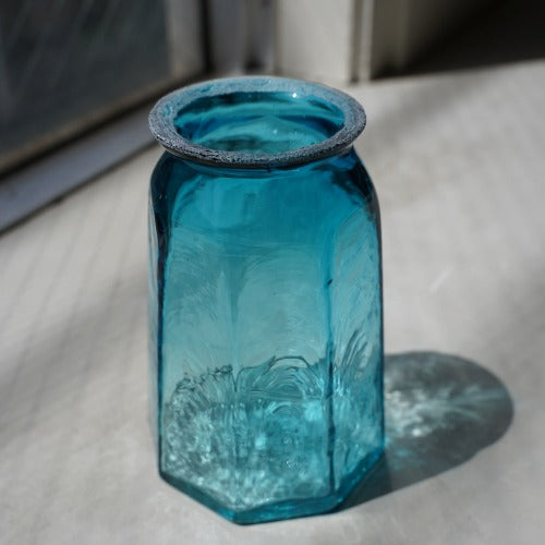 八角錐台瓶 （青透き被せ）　安土草多　ガラスペンダントライト