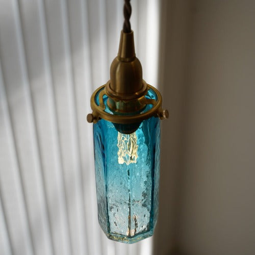 八角細筒瓶（青透き被せ）　安土草多　ガラスペンダントライト　照明